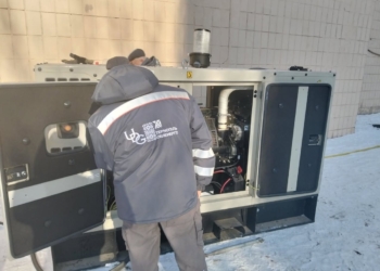 Енергетики з Тернопільщини допомагають відновлювати світло і тепло у Києві після обстрілів