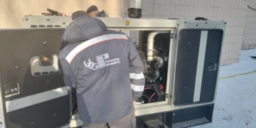 Енергетики з Тернопільщини допомагають відновлювати світло і тепло у Києві після обстрілів