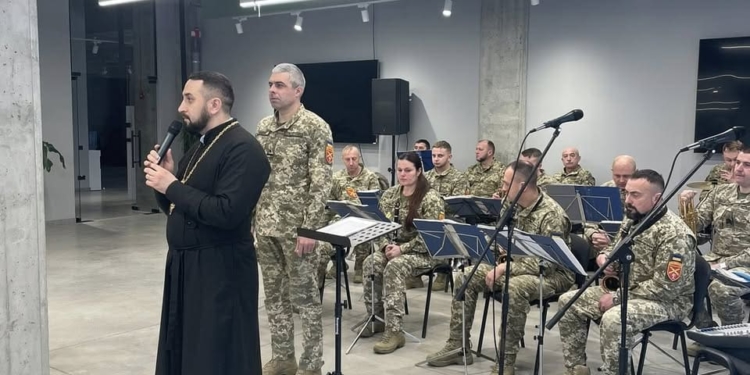 У Тернополі на культурно-благодійному заході “Наше РІЗДВО” зібрали 175 тисяч гривень для артилеристів