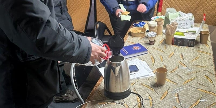 Рятувальники Тернопільщини долучилися до ліквідації наслідків ударів по критичній інфраструктурі Києва