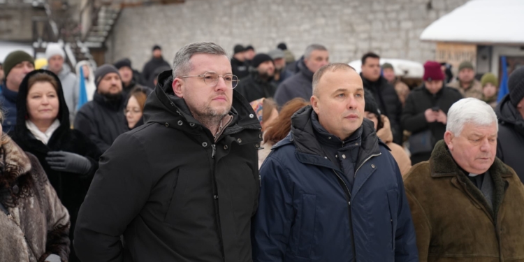 День Соборності України: на Замковому мосту у Кам’янці-Подільському символічно об’єдналися чотири області