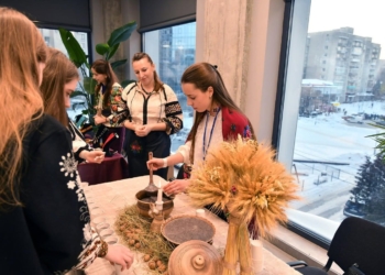 У Тернополі на культурно-благодійному заході “Наше РІЗДВО” зібрали 175 тисяч гривень для артилеристів