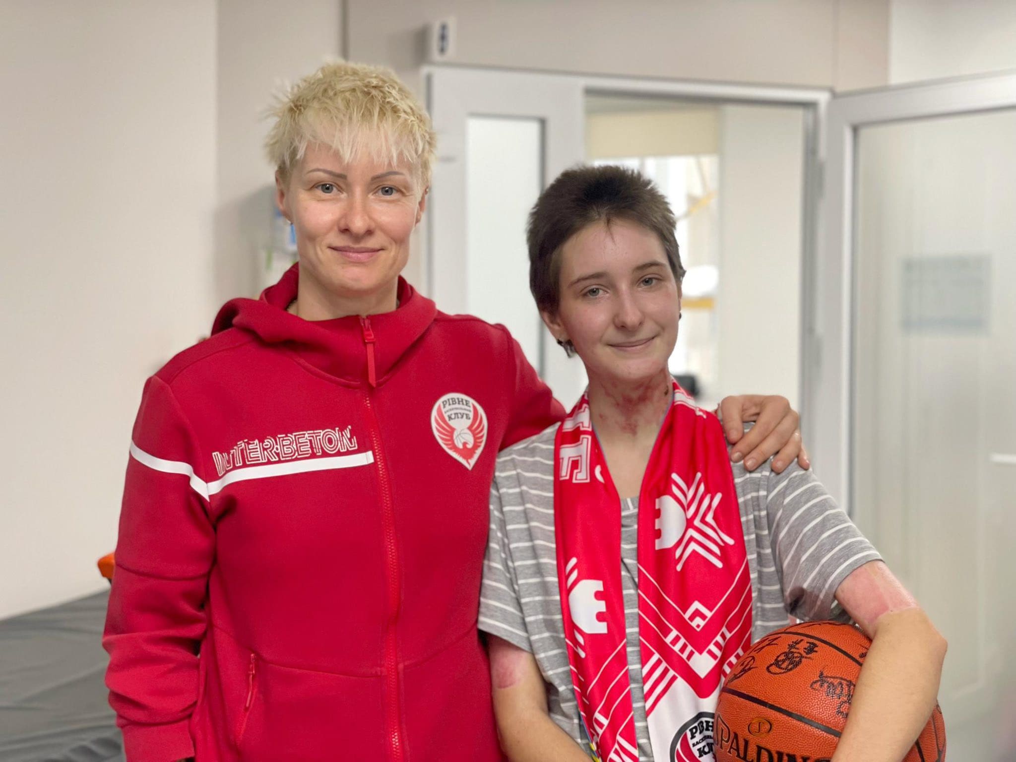 Президент БК «Рівне» Сергій Ліщук відвідав поранену під час обстрілу Тернополя юну баскетболістку