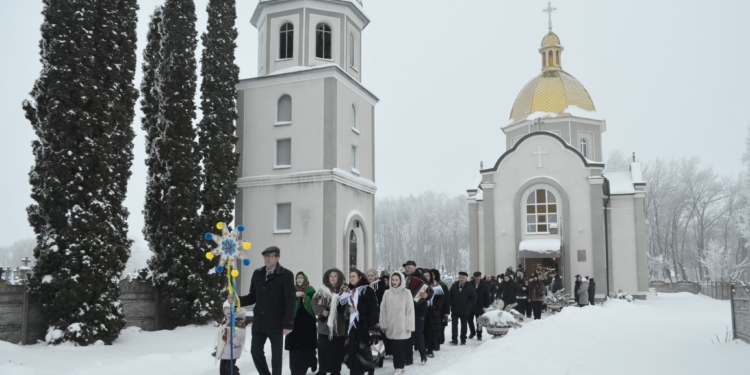 У Білобожницькій громаді відбулася коляда з благодійною ярмаркою на підтримку ЗСУ