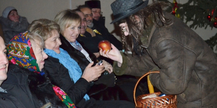 У Білобожницькій громаді відбулася коляда з благодійною ярмаркою на підтримку ЗСУ