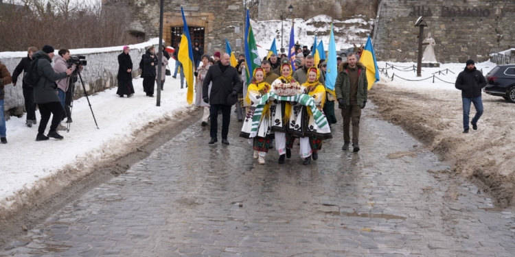 День Соборності України: на Замковому мосту у Кам’янці-Подільському символічно об’єдналися чотири області