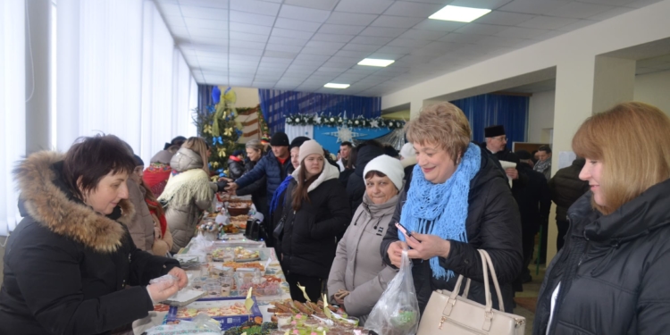 У Білобожницькій громаді відбулася коляда з благодійною ярмаркою на підтримку ЗСУ