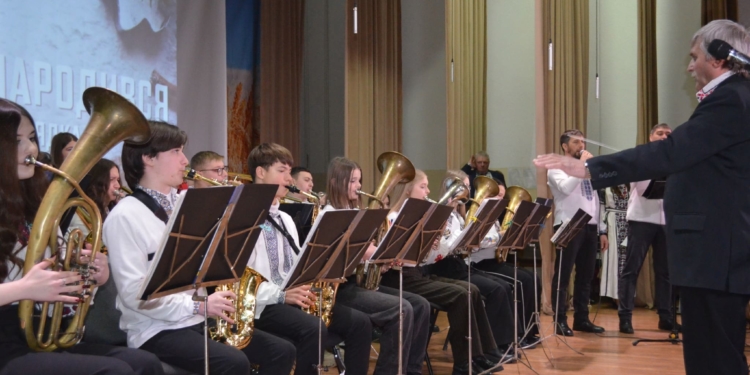 У Білобожницькій громаді відбулася коляда з благодійною ярмаркою на підтримку ЗСУ