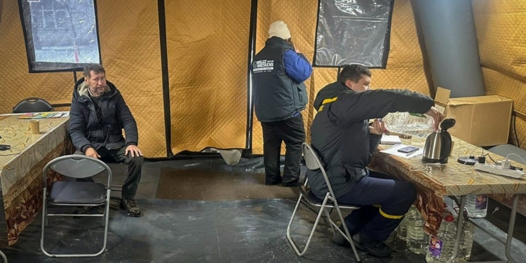 Рятувальники Тернопільщини долучилися до ліквідації наслідків ударів по критичній інфраструктурі Києва