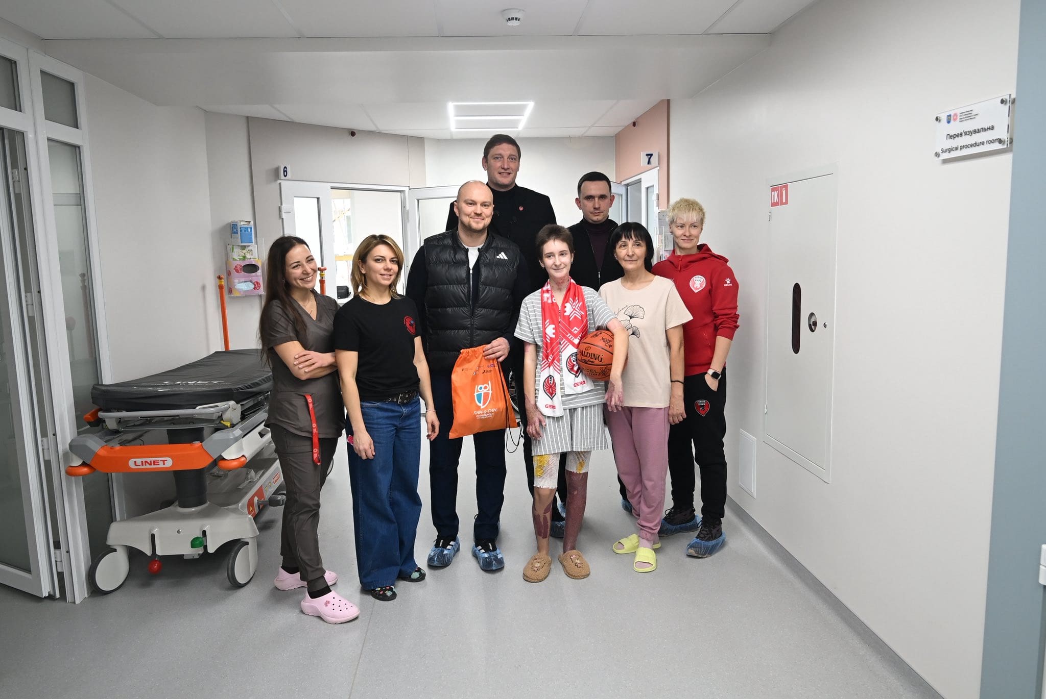 Президент БК «Рівне» Сергій Ліщук відвідав поранену під час обстрілу Тернополя юну баскетболістку