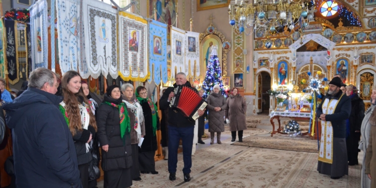 У Білобожницькій громаді відбулася коляда з благодійною ярмаркою на підтримку ЗСУ