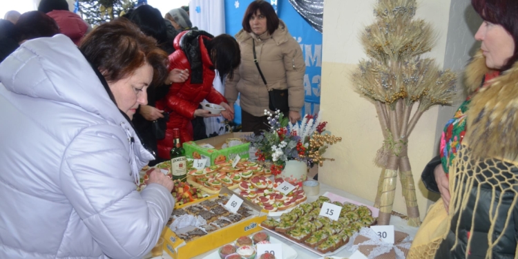 У Білобожницькій громаді відбулася коляда з благодійною ярмаркою на підтримку ЗСУ