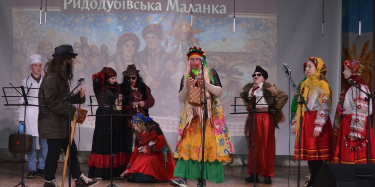 У Білобожницькій громаді відбулася коляда з благодійною ярмаркою на підтримку ЗСУ