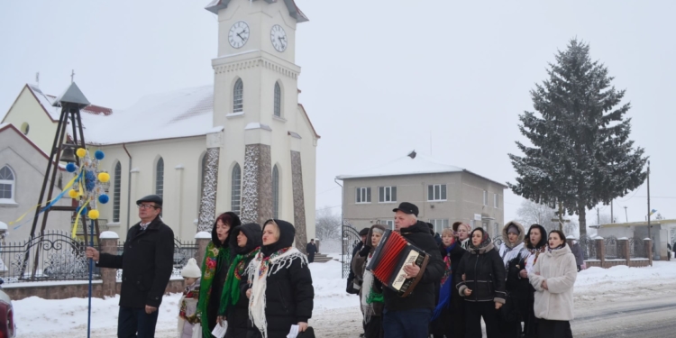 У Білобожницькій громаді відбулася коляда з благодійною ярмаркою на підтримку ЗСУ