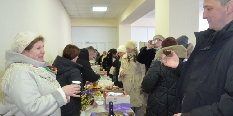 У Білобожницькій громаді відбулася коляда з благодійною ярмаркою на підтримку ЗСУ