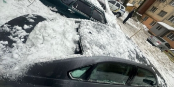 Поліція застерігає: бурульки та ожеледиця на вулицях становлять пряму загрозу для людей