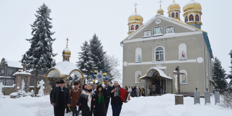 У Білобожницькій громаді відбулася коляда з благодійною ярмаркою на підтримку ЗСУ