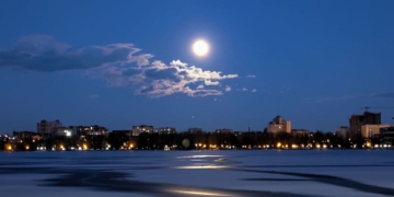 Жителі Тернопільщини діляться в мережі фотографіями супермісяця