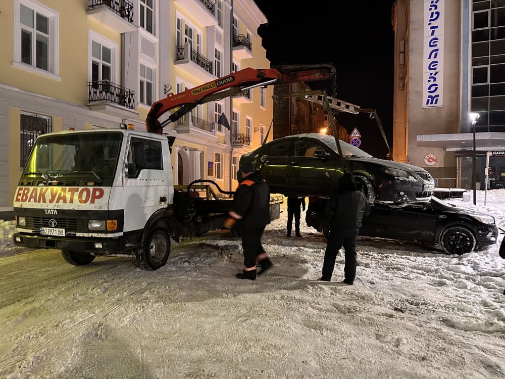 У Тернополі примусово евaкуйовaно 17 aвто