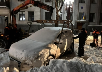 Евакуювали автомобілі