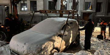 Евакуювали автомобілі