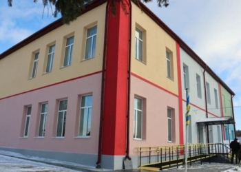 На Тернопільщині за майже 3 млн грн провели капремонт фасаду гімназії