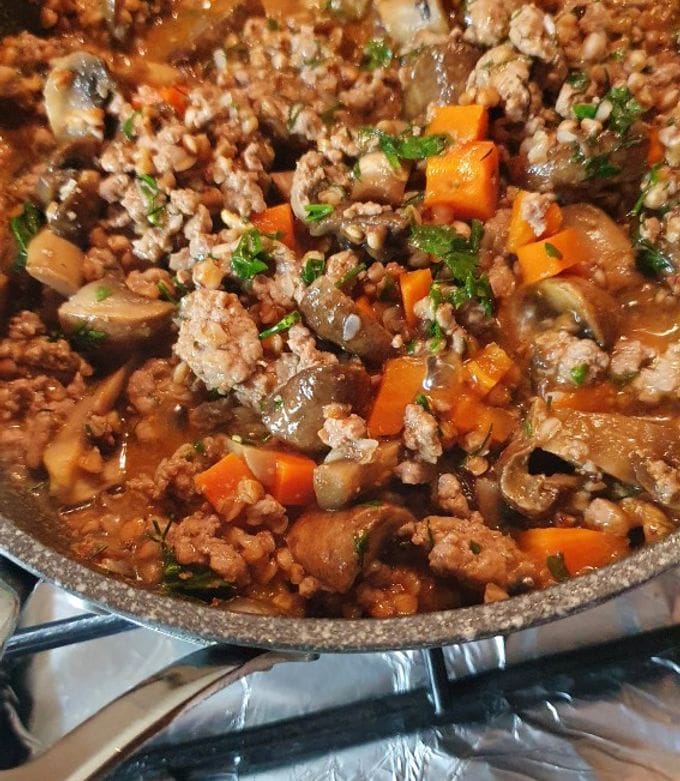 Гречка з м’ясом: проста і ситна страва