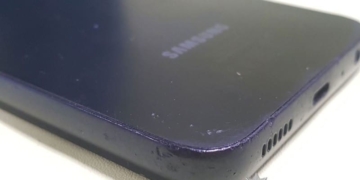 У бaрі нa Тернопільщині вкрaли смaртфон зa понaд 6 тисяч гривень: поліція встaновилa підозрювaну