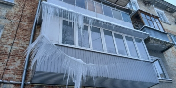 відповідають за ліквідацію бурульок