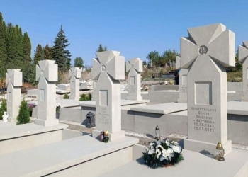 встановленні намогильних пам’ятників військовослужбовцям