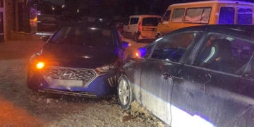 Нічна ДТП у Тернополі у стані спʼяніння: водій автомобіля Renault зіткнувся з Hyundai