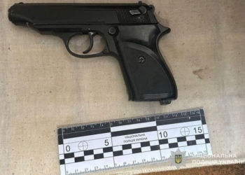 До 7 років ув’язнення: у Бучацькій громаді поліція вилучила перероблений пістолет у 58-річного чоловіка