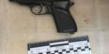 До 7 років ув’язнення: у Бучацькій громаді поліція вилучила перероблений пістолет у 58-річного чоловіка