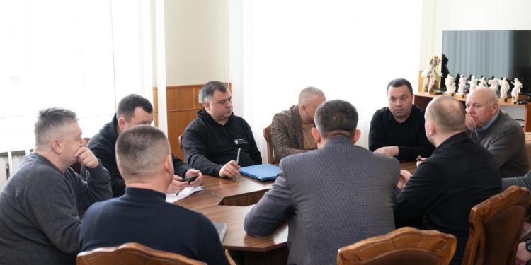 У Тернопільській ОВА обговорили будівництво мосту через річку Стрипа в Бучачі