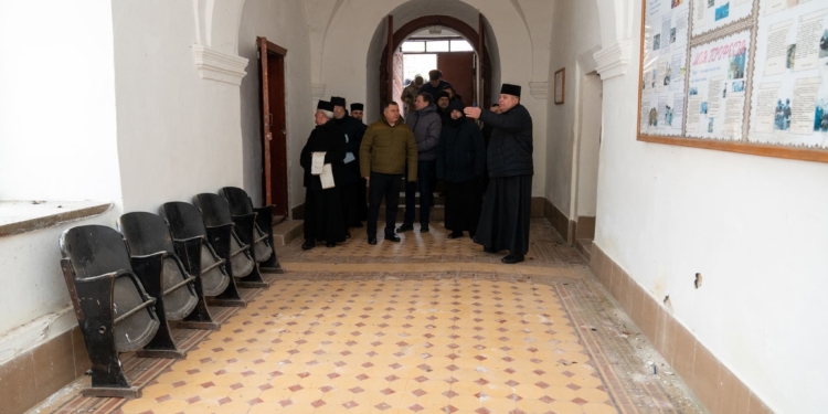 Духовне відродження Бережан: монастир бернардинців передали релігійній громаді