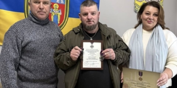 Жителя Заводської громади Миколу Лейбюка нагородили відзнаками Міноборони та Головнокомандувача ЗСУ