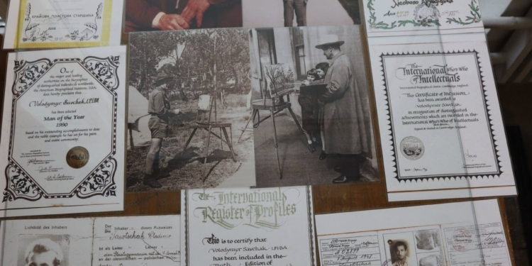 У Тернополі презентували мистецький проєкт «Австралійське літо посеред української зими»