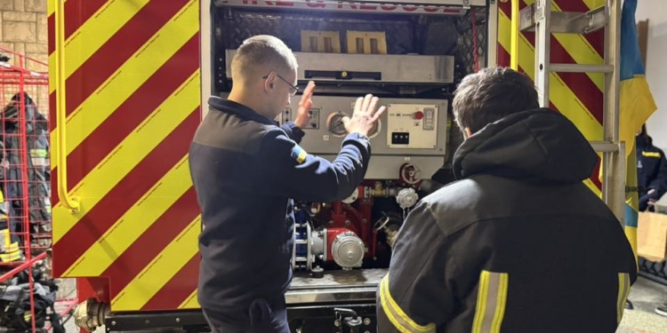 У Тернополі рятувальники влаштували незабутній день для хлопчика з реабілітаційного центру