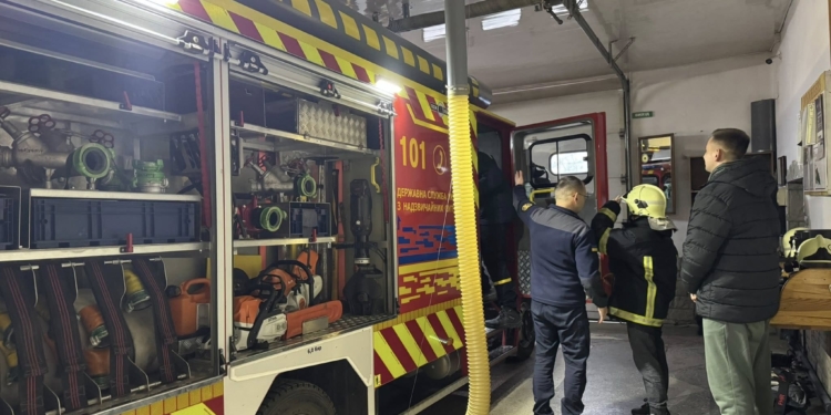 У Тернополі рятувальники влаштували незабутній день для хлопчика з реабілітаційного центру