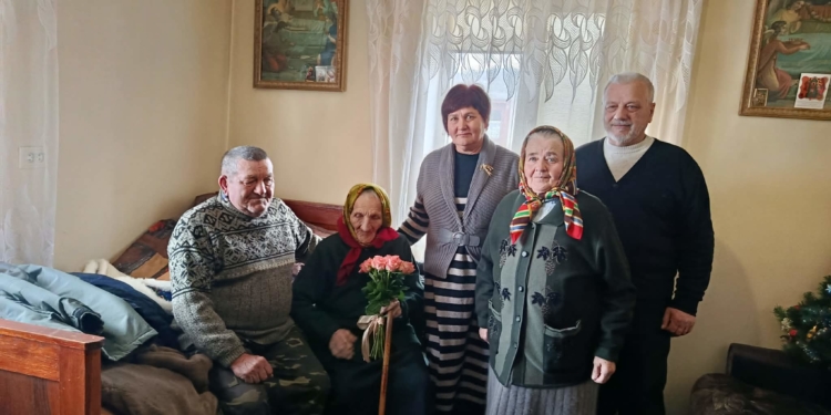 Століття мудрості та віри: жителька села Глещава на Тернопіллі відсвяткувала 100-річний ювілей