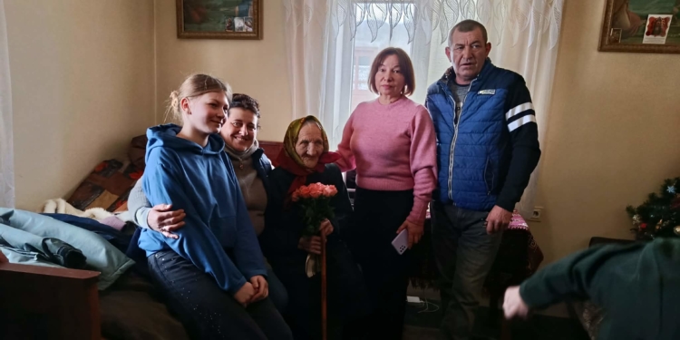 Століття мудрості та віри: жителька села Глещава на Тернопіллі відсвяткувала 100-річний ювілей