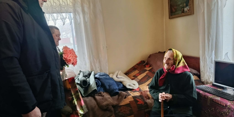 Століття мудрості та віри: жителька села Глещава на Тернопіллі відсвяткувала 100-річний ювілей