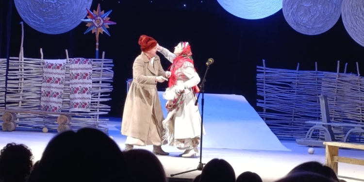 Мистецька терапія для захисників: ветерани та військові зі Збаража відвідали виставу в Тернополі