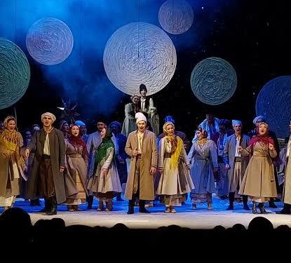 Мистецька терапія для захисників: ветерани та військові зі Збаража відвідали виставу в Тернополі