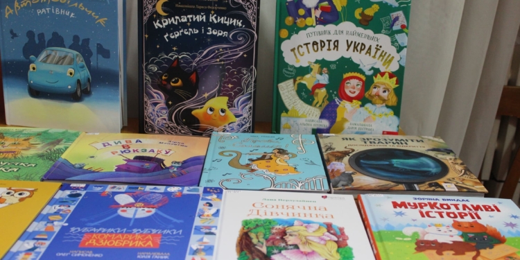Бібліотека для молоді у Тернополі отримала 76 нових видань: серед них книга про Героя «Норда»