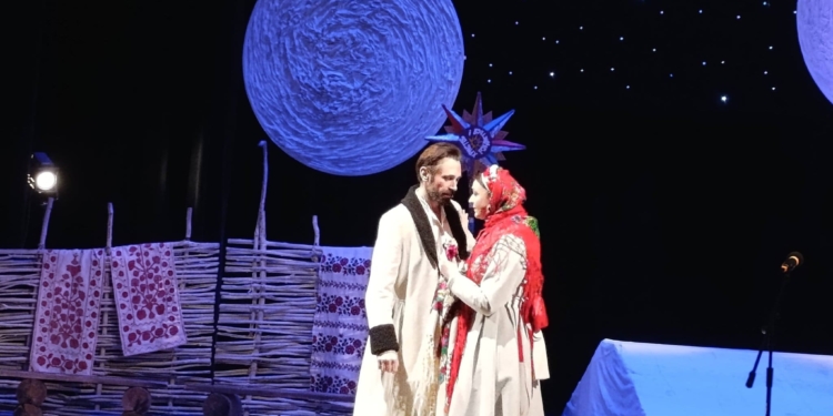 Мистецька терапія для захисників: ветерани та військові зі Збаража відвідали виставу в Тернополі