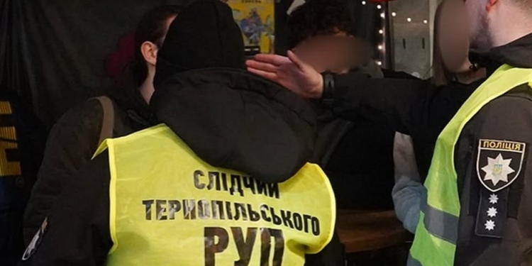 Наркотики у відомому закладі Тернополя: поліція спростувала заяви власника про тиск на бізнес