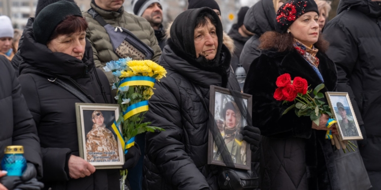 «Світло молитви в темряві війни»: у Тернополі відбулася спільна молитва за захисників, які загинули у лютому