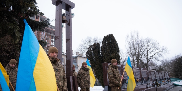 «Світло молитви в темряві війни»: у Тернополі відбулася спільна молитва за захисників, які загинули у лютому