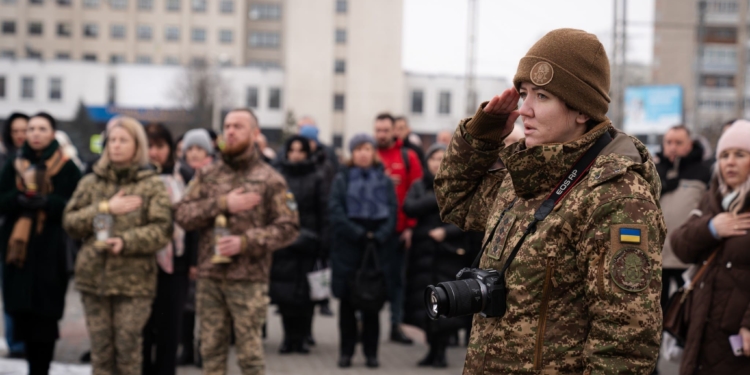 «Світло молитви в темряві війни»: у Тернополі відбулася спільна молитва за захисників, які загинули у лютому